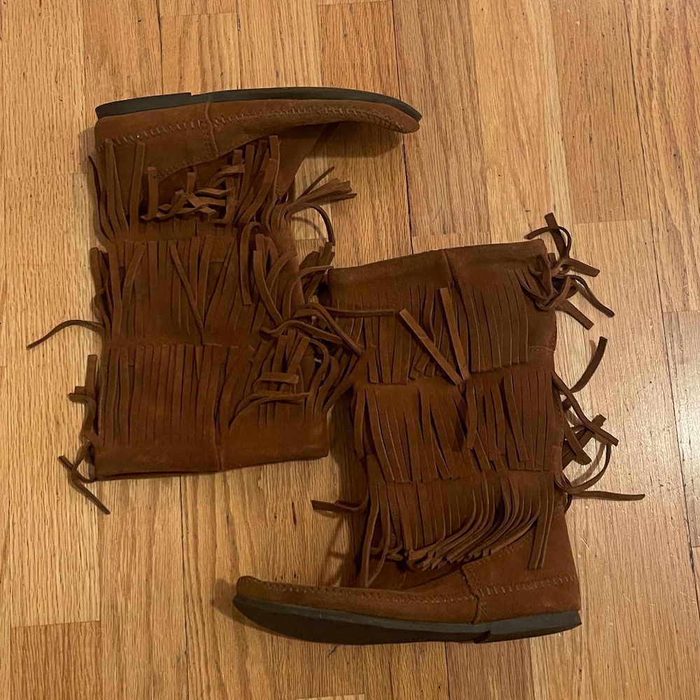 Minnetonka Moccasins #1632, 3 Layer Fringe Calf High Boots, Brown Suede Size 8